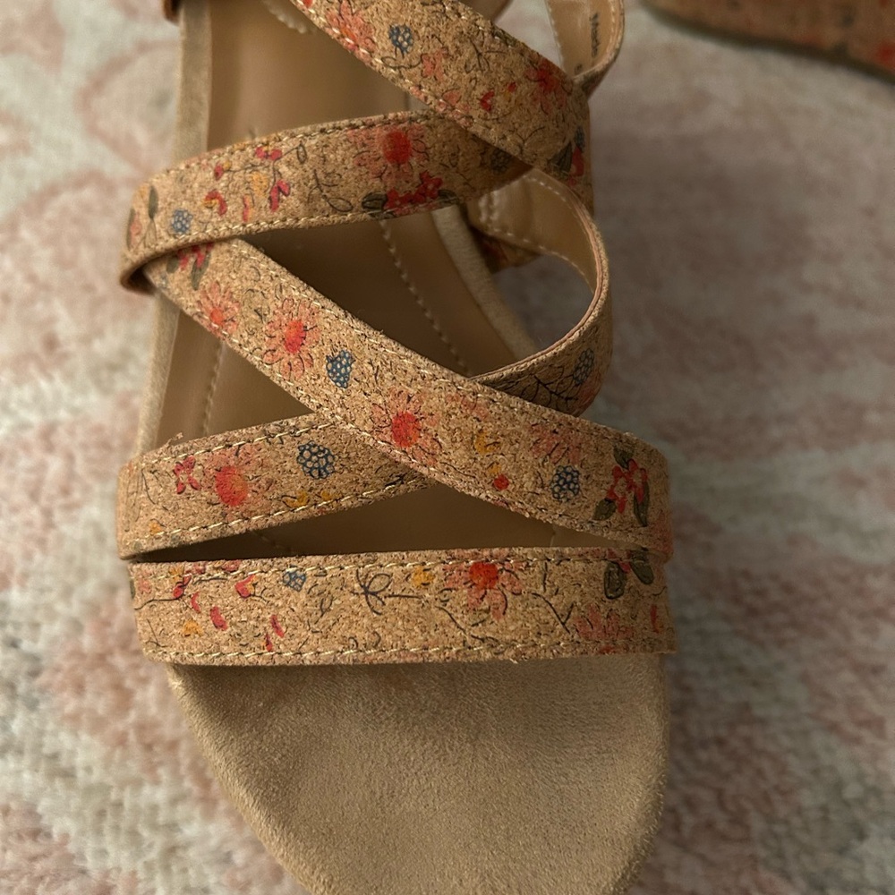 Floral Wedge Sandals - Picture 3 of 5